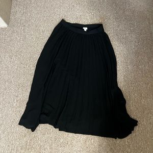 Target- a new day black midi skirt. Never worn. Elastic waist. Size M.